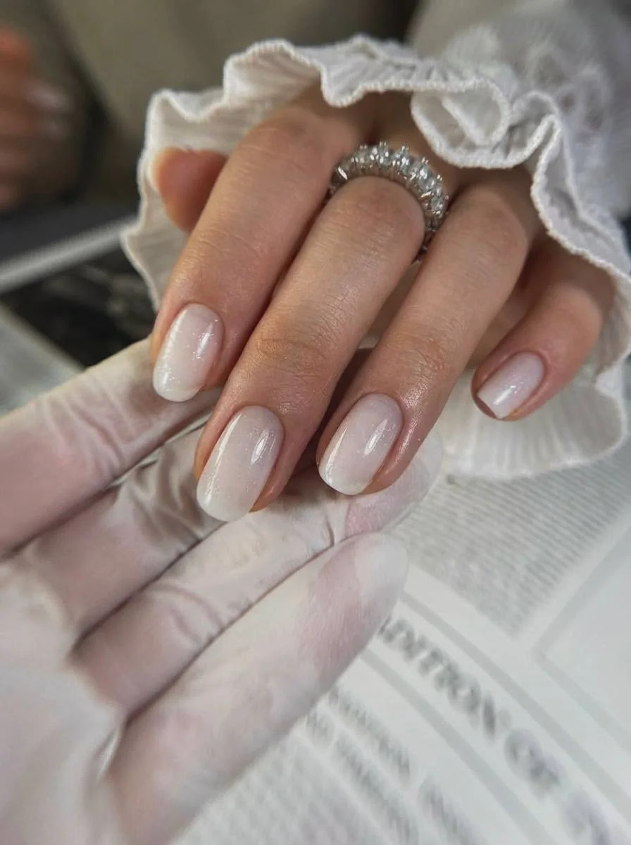 Молочный маникюр