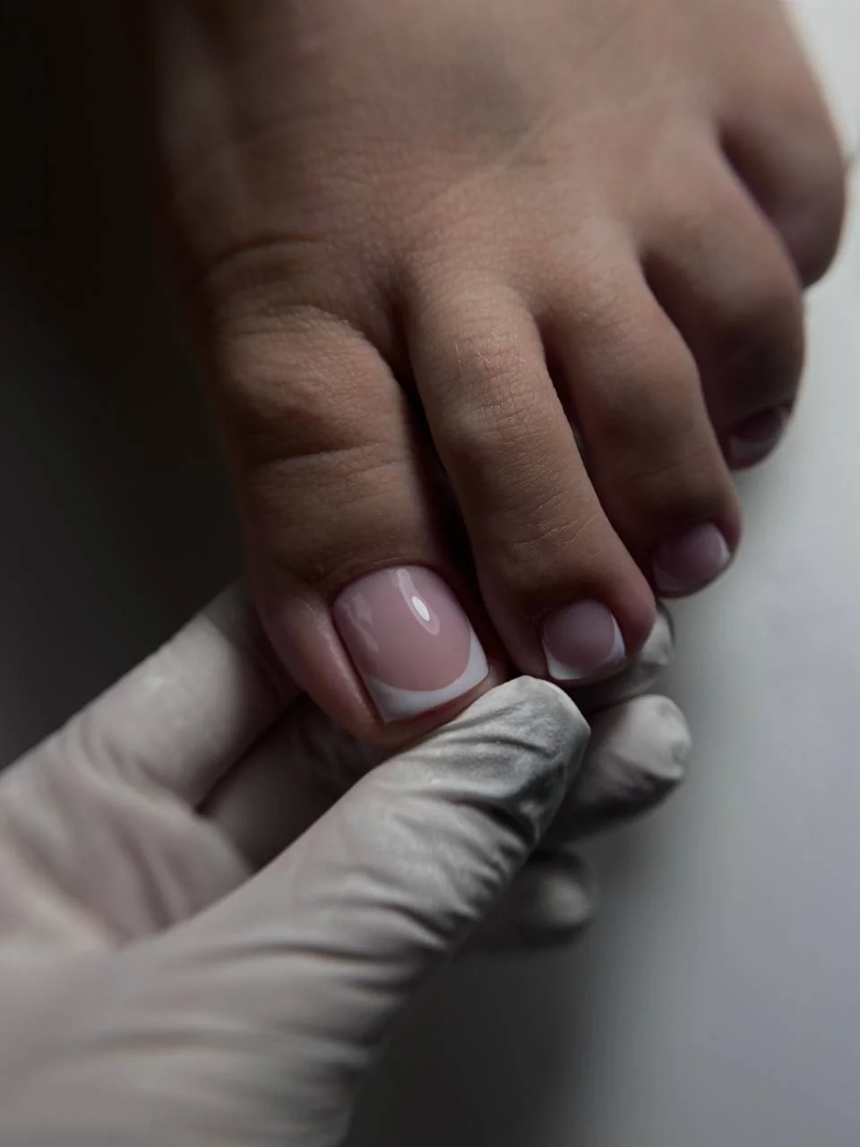 Французский педикюр классический